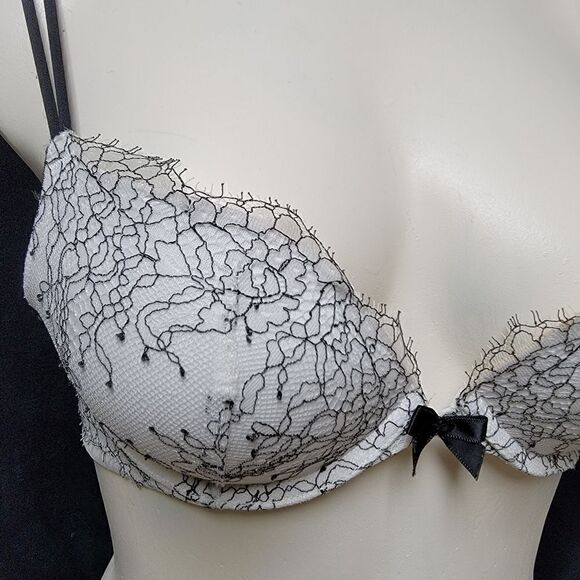 VICTORIA'S SECRET VERY SEXY LACY PUSH-UP BRA - Picture 3 of 8